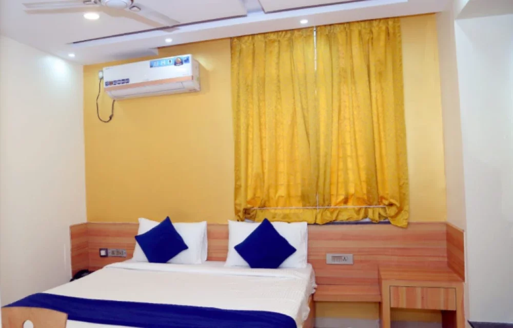 Hotel R R Comfort INN