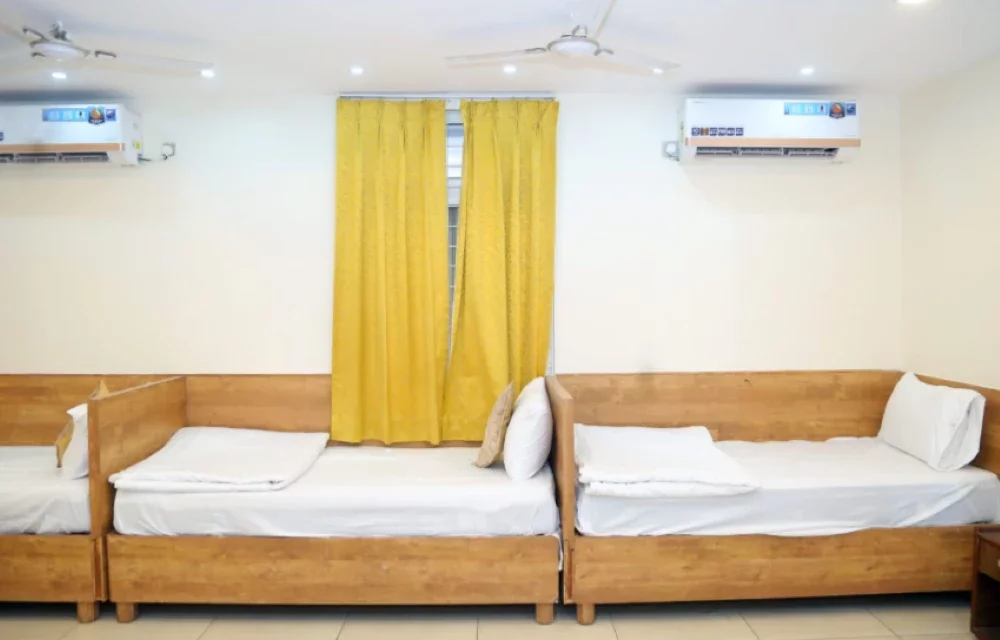 Hotel R R Comfort INN