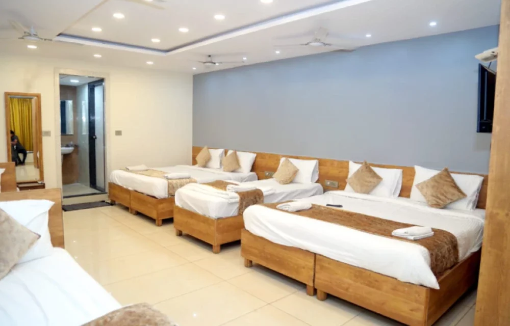 Hotel R R Comfort INN