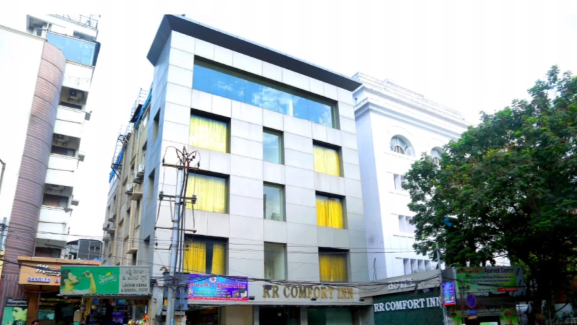 Hotel R R Comfort INN