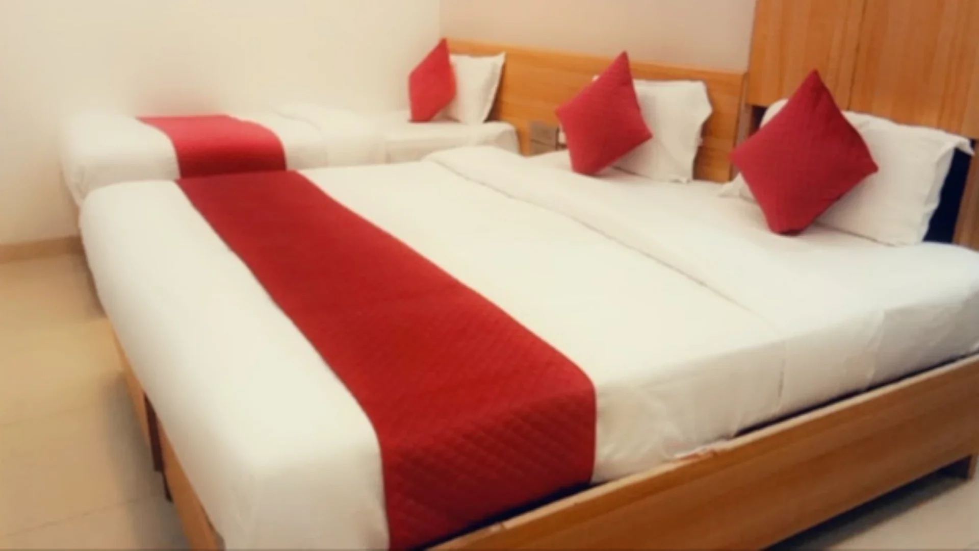Hotel R R Comfort INN